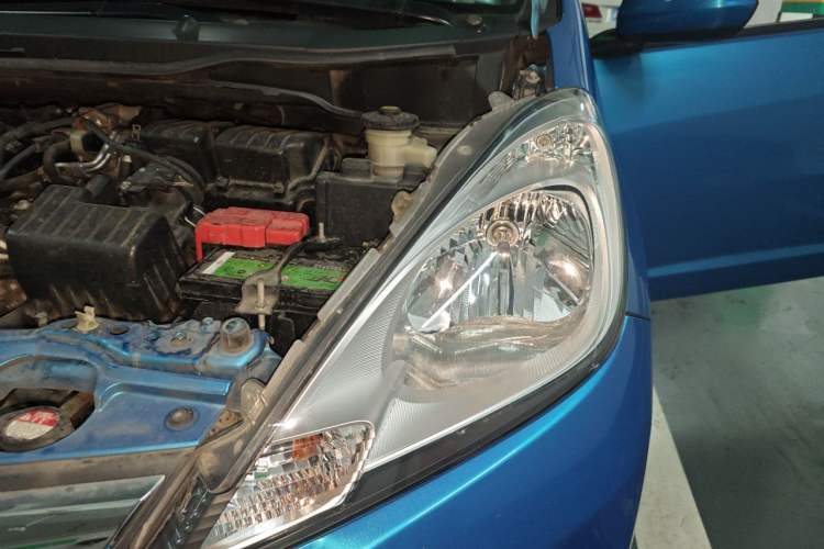Used Honda Fit 2011 1.5L Automatic Luxury Edition Engine Bay Left
