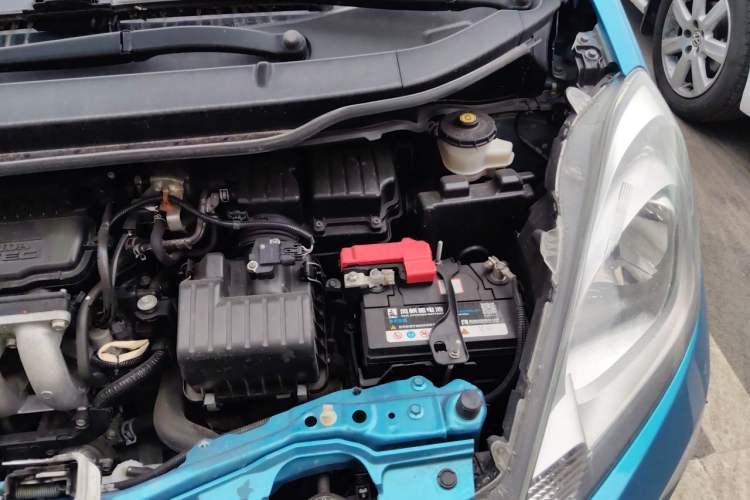 Used Honda Fit 2011 1.3L automatic comfort version Engine Bay Left