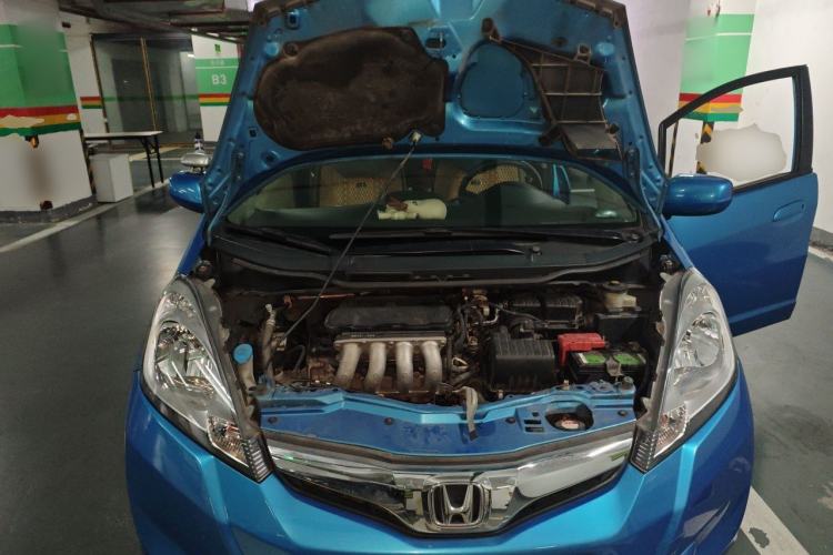 Used Honda Fit 2011 1.5L Automatic Luxury Edition Engine Bay