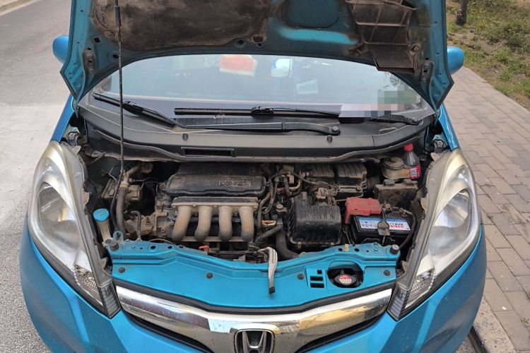 Used Honda Fit 2011 1.5L Automatic Luxury Edition Engine Bay