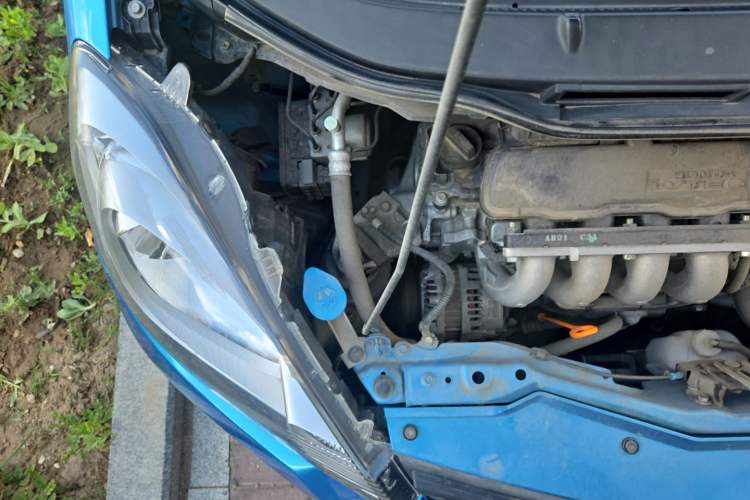 Used Honda Fit 2011 1.3L automatic comfort version Engine Bay Right