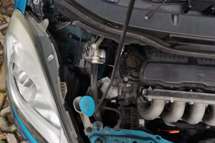 Used Honda Fit 2011 1.3L automatic comfort version Engine Bay Right