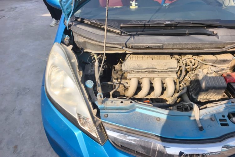 Used Honda Fit 2011 1.5L automatic panoramic sunroof version Engine Bay Right