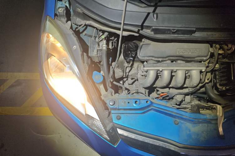 Used Honda Fit 2011 1.5L manual luxury version Engine Bay Right