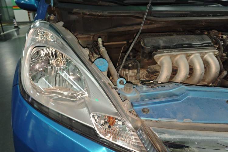 Used Honda Fit 2011 1.5L Automatic Luxury Edition Engine Bay Right
