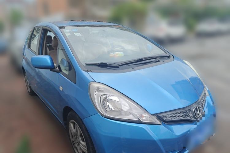 Used Honda Fit 2011 1.3L automatic comfort version Front Right 45 Deg