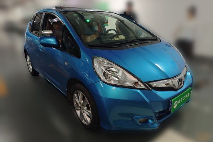 Used Honda Fit 2011 1.5L Automatic Luxury Edition Front Right 45 Deg