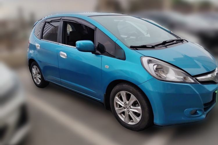 Used Honda Fit 2011 1.3L automatic comfort version Front Right 45 Deg