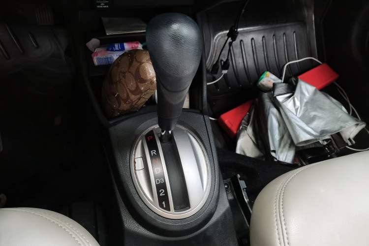 Used Honda Fit 2011 1.3L automatic comfort version Gear Lever