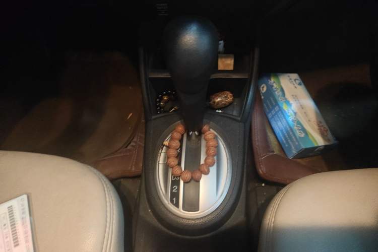 Used Honda Fit 2011 1.5L Automatic Luxury Edition Gear Lever