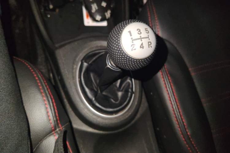 Used Honda Fit 2011 1.3L manual Comfort version Gear Lever