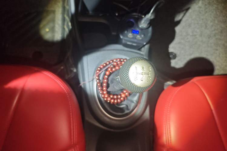 Used Honda Fit 2011 1.5L manual luxury version Gear Lever