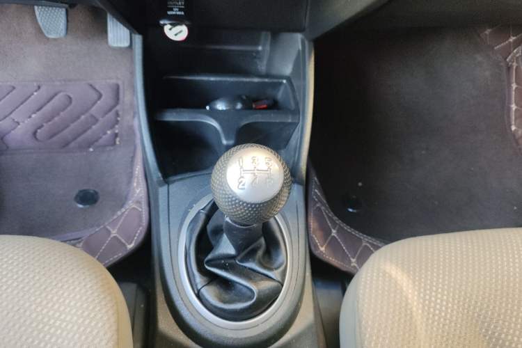 Used Honda Fit 2011 1.3L manual Comfort version Gear Lever