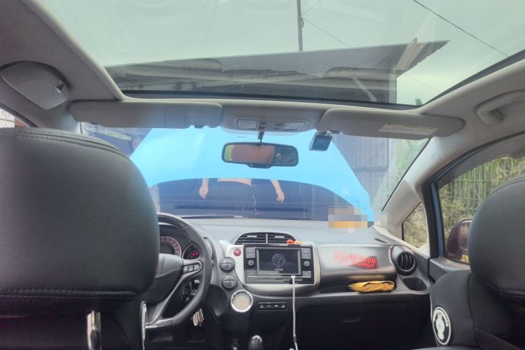 Used Honda Fit 2011 1.5L automatic panoramic sunroof version Headliner