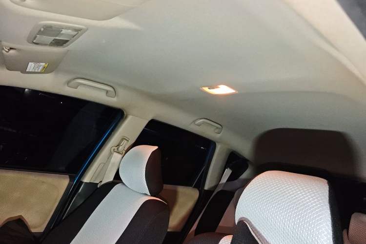 Used Honda Fit 2011 1.3L automatic comfort version Headliner