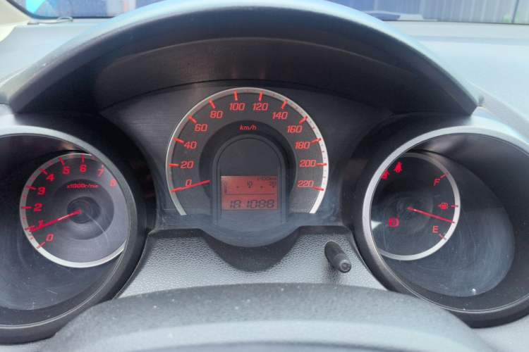 Used Honda Fit 2011 1.5L automatic panoramic sunroof version Instrument Cluster