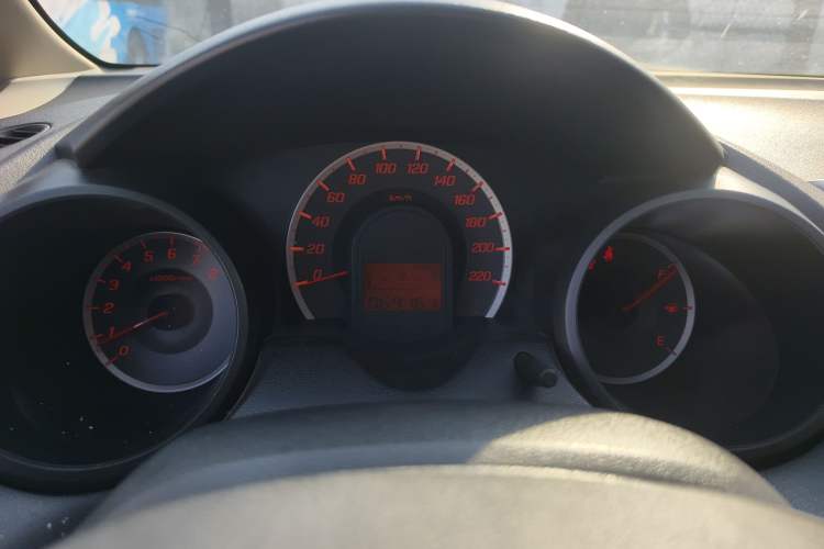 Used Honda Fit 2011 1.5L automatic panoramic sunroof version Instrument Cluster