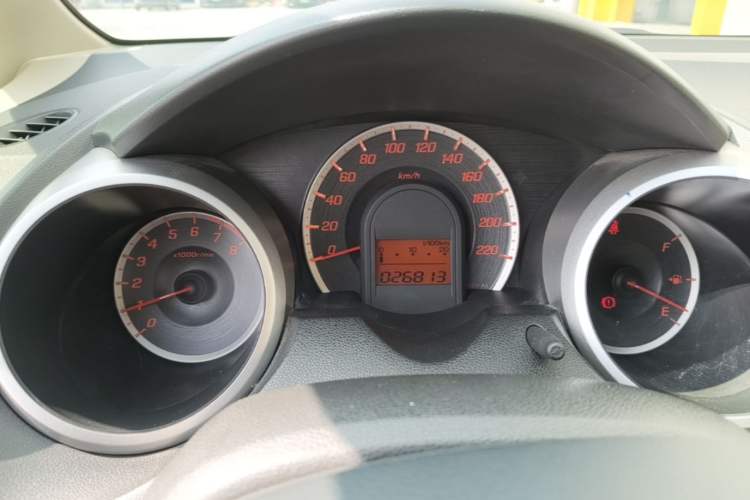 Used Honda Fit 2011 1.3L automatic comfort version Instrument Cluster