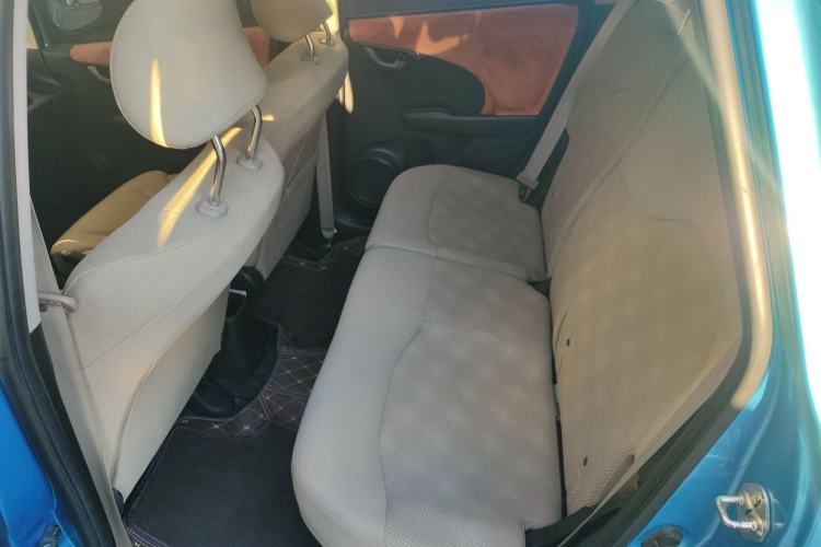 Used Honda Fit 2011 1.3L manual Comfort version Interior 4