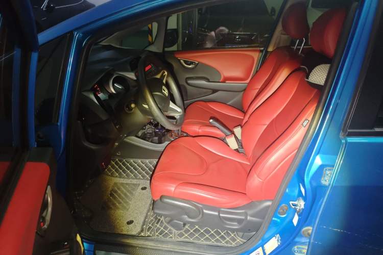 Used Honda Fit 2011 1.5L manual luxury version Left Front Seat