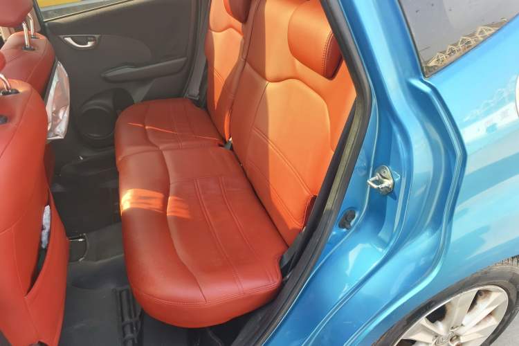 Used Honda Fit 2011 1.5L automatic panoramic sunroof version Left Rear Seat