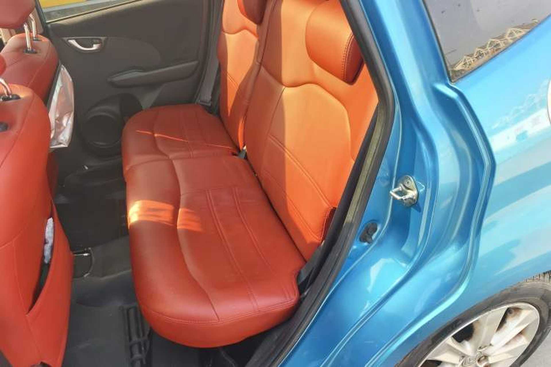 Used Honda Fit 2011 1.5L automatic panoramic sunroof version Left Rear Seat