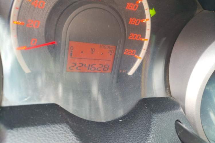 Used Honda Fit 2011 1.3L manual Comfort version Odometer Close Up