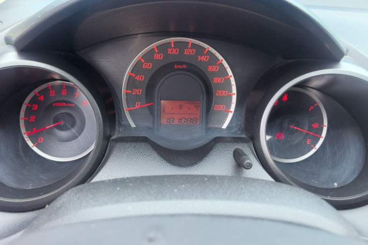 Used Honda Fit 2011 1.5L automatic panoramic sunroof version Odometer Close Up