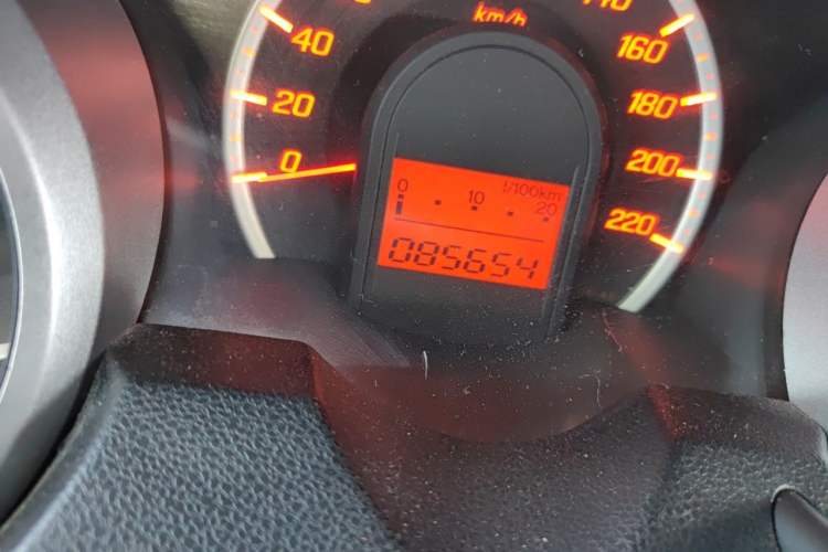 Used Honda Fit 2011 1.3L manual Comfort version Odometer Close Up