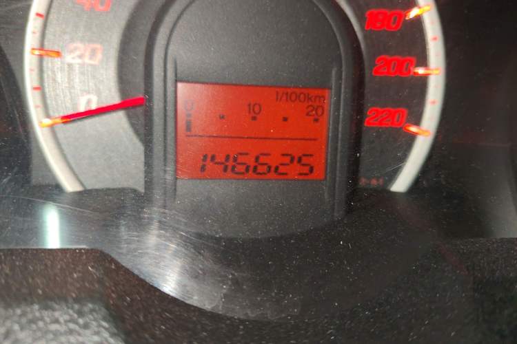 Used Honda Fit 2011 1.3L manual Comfort version Odometer Close Up
