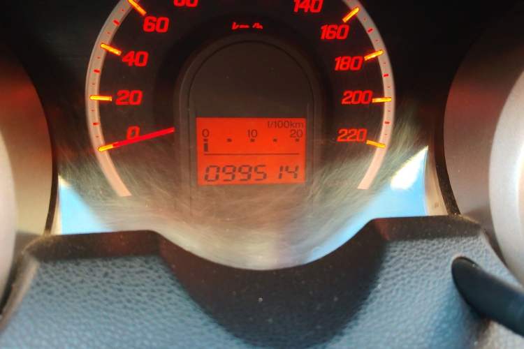 Used Honda Fit 2011 1.3L manual Comfort version Odometer Close Up
