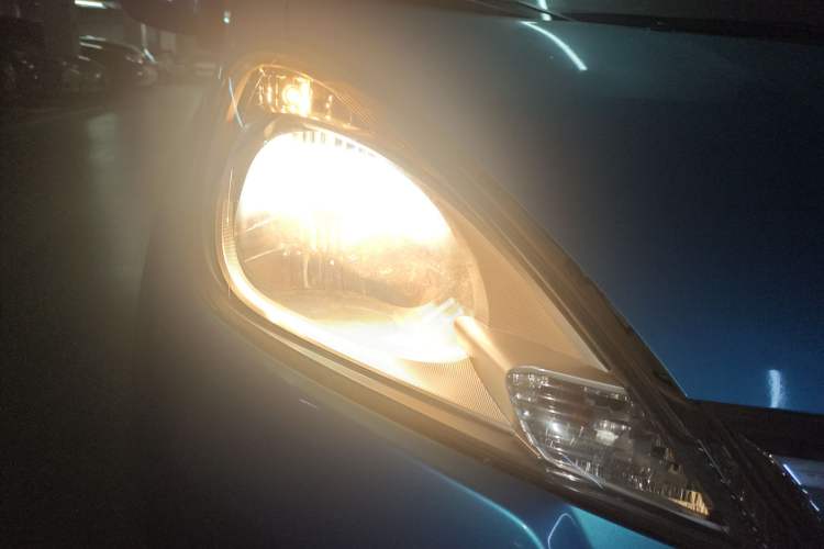 Used Honda Fit 2011 1.5L manual luxury version Right Front Headlight