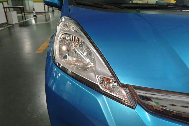 Used Honda Fit 2011 1.5L Automatic Luxury Edition Right Front Headlight