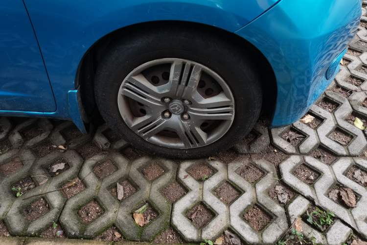 Used Honda Fit 2011 1.3L automatic comfort version Right Front Wheel Hub