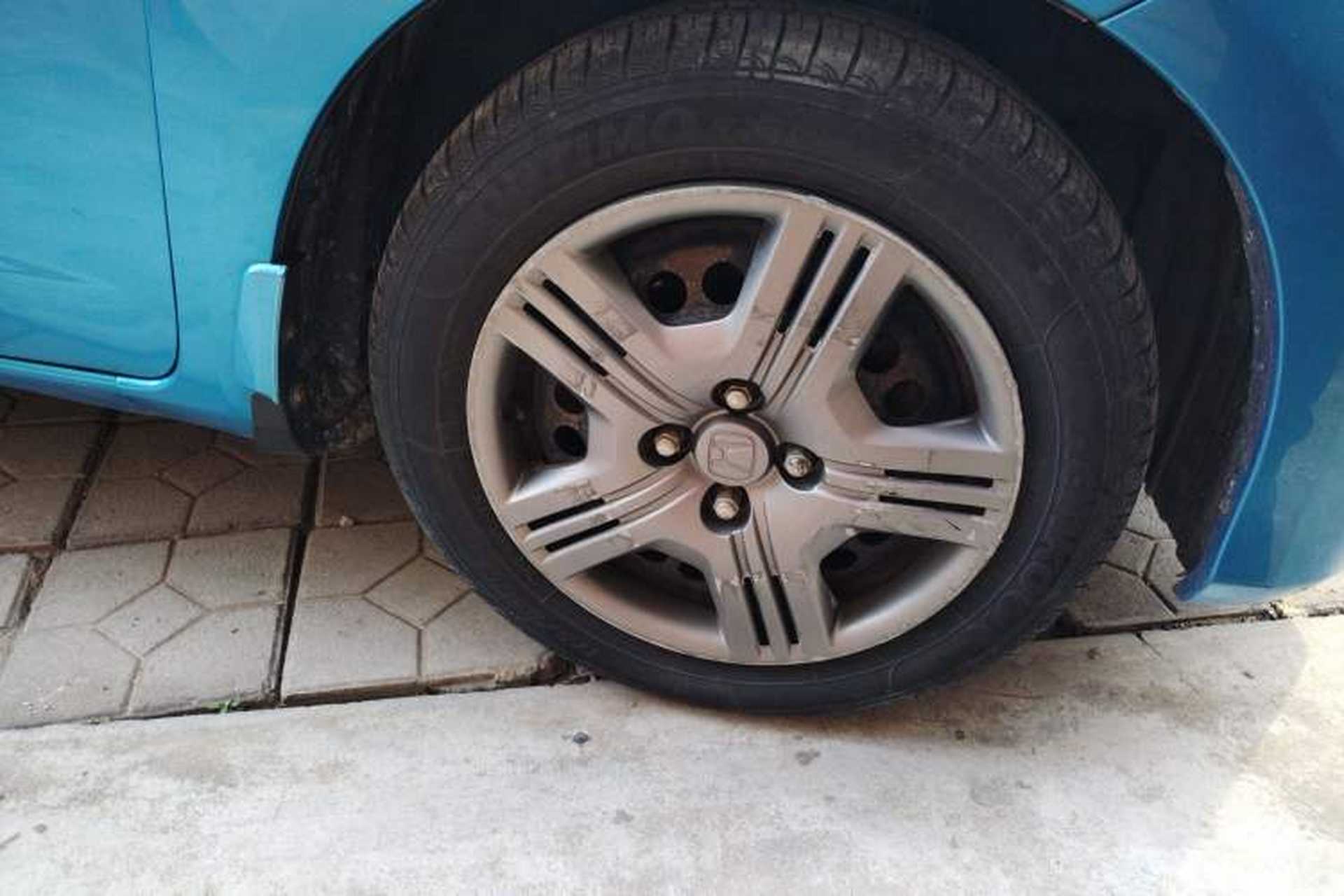 Used Honda Fit 2011 1.3L automatic comfort version Right Front Wheel Hub