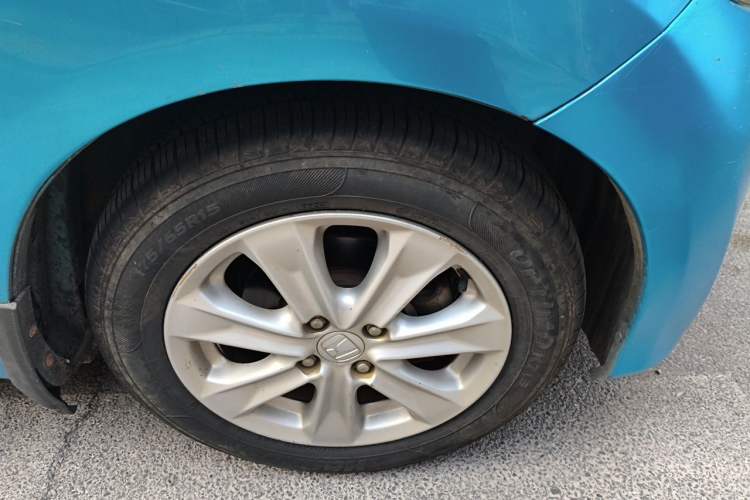 Used Honda Fit 2011 1.5L Automatic Luxury Edition Right Front Wheel Hub