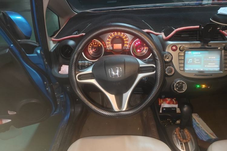 Used Honda Fit 2011 1.5L Automatic Luxury Edition Steering Wheel