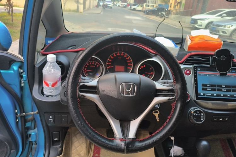 Used Honda Fit 2011 1.5L Automatic Luxury Edition Steering Wheel