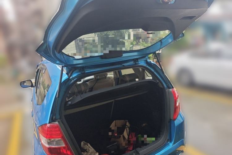 Used Honda Fit 2011 1.3L automatic comfort version Trunk
