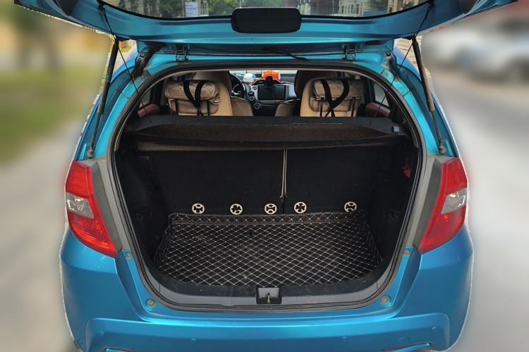 Used Honda Fit 2011 1.5L Automatic Luxury Edition Trunk