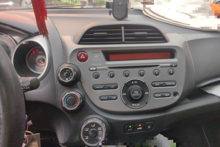 Used Honda Fit 2011 1.5L Automatic Luxury Edition Audio And AC Panel