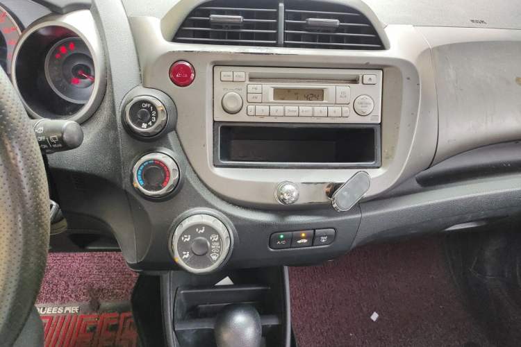 Used Honda Fit 2011 1.3L automatic comfort version Audio And AC Panel