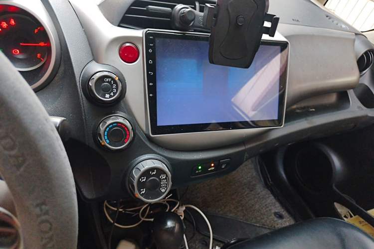 Used Honda Fit 2011 1.5L Automatic Luxury Edition Audio And AC Panel