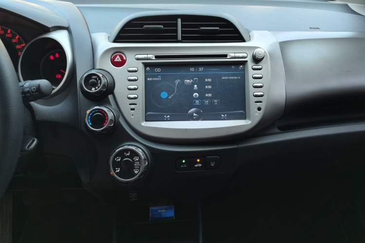 Used Honda Fit 2011 1.3L manual Comfort version Audio And AC Panel