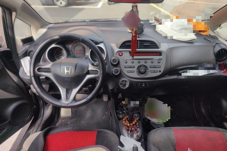 Used Honda Fit 2011 1.5L Automatic Luxury Edition Center Console
