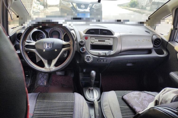 Used Honda Fit 2011 1.3L automatic comfort version Center Console
