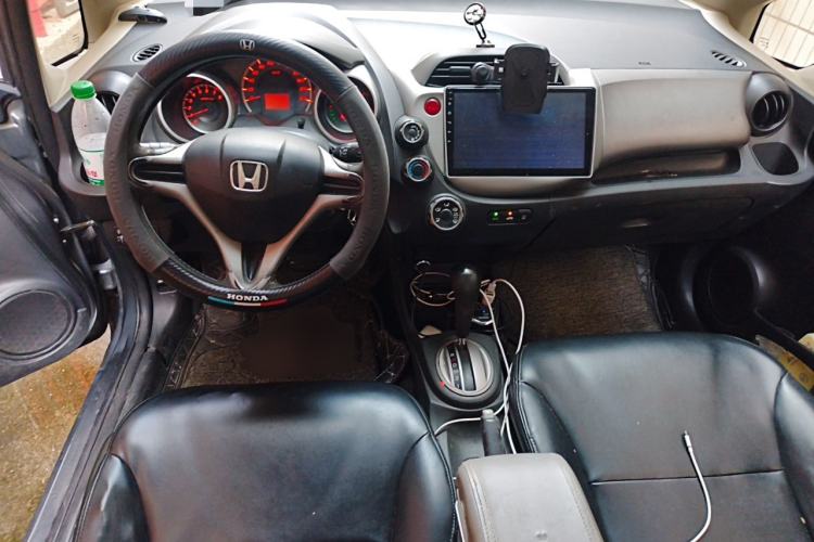Used Honda Fit 2011 1.5L Automatic Luxury Edition Center Console