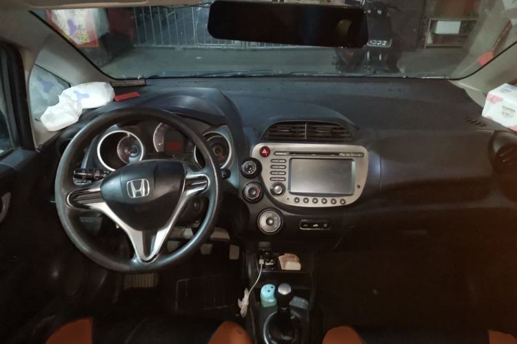Used Honda Fit 2011 1.3L manual Comfort version Center Console