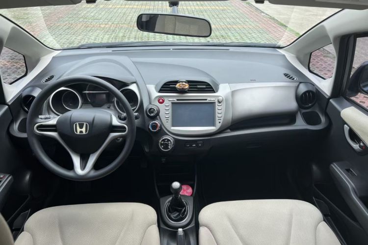 Used Honda Fit 2011 1.3L manual Comfort version Center Console