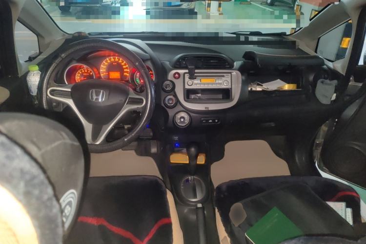 Used Honda Fit 2011 1.3L automatic comfort version Center Console